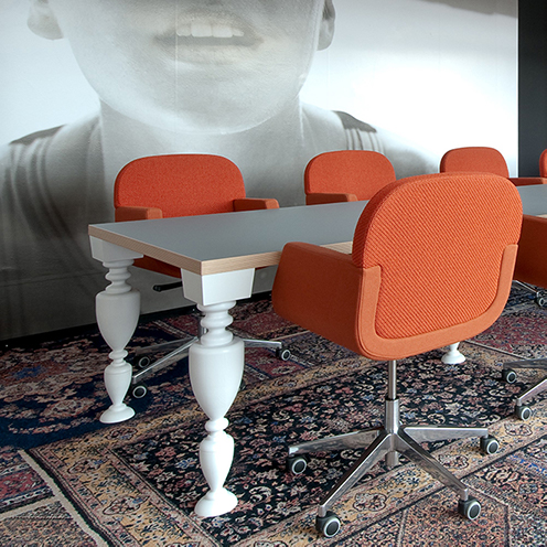 product-design-tafel-met-stoel-werkterrein-kwartiermaken